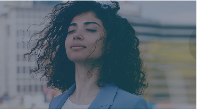 Imagen chica viento ojos cerrados